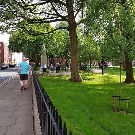 A Lovely 2 Bedroom Apartment In The Heart Of Preston Preston  Bagian luar foto