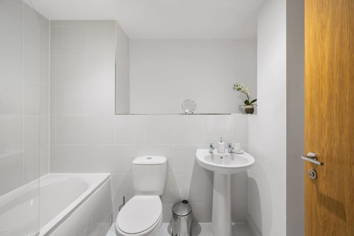 A Lovely 2 Bedroom Apartment In The Heart Of Preston Preston  Bagian luar foto