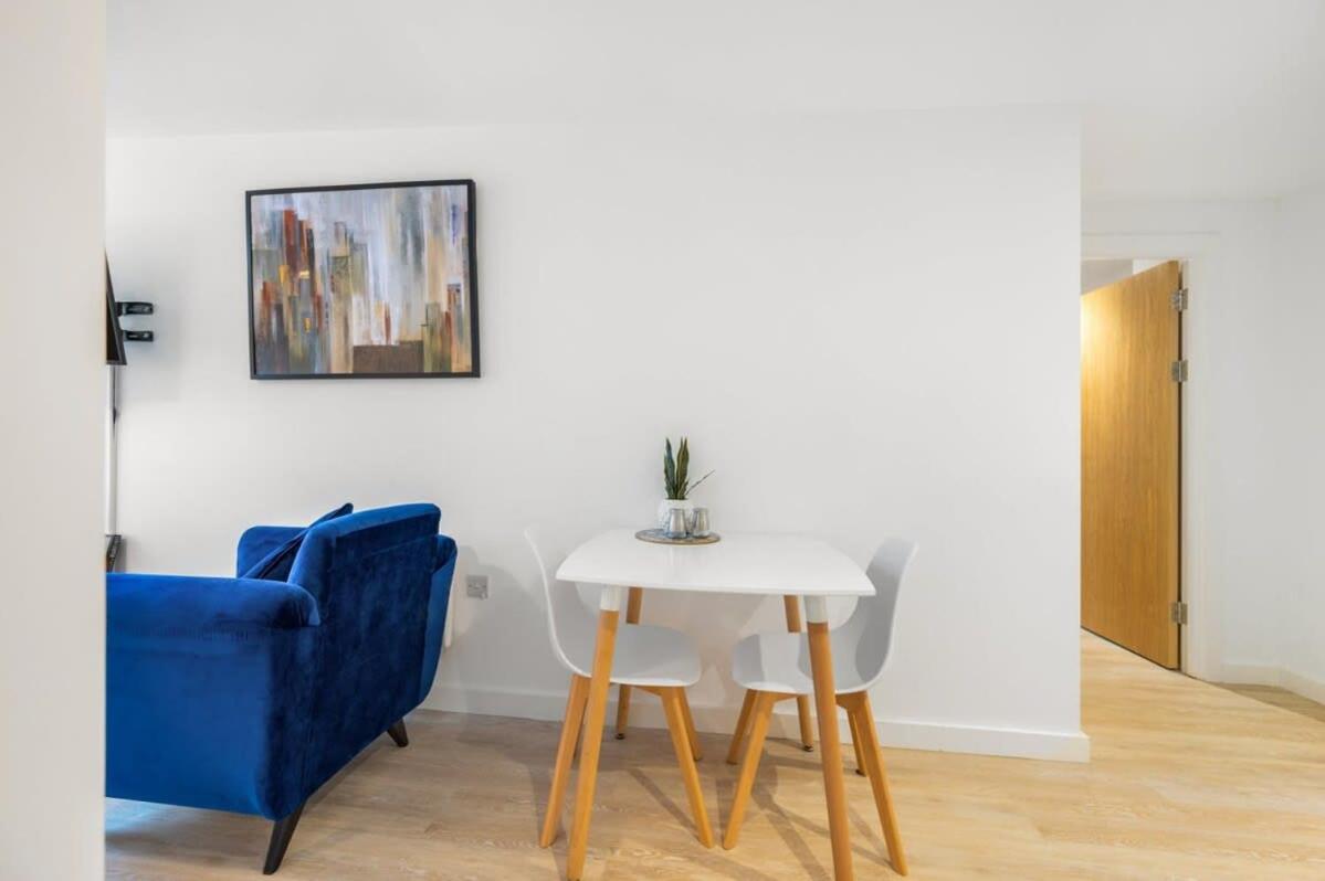 A Lovely 2 Bedroom Apartment In The Heart Of Preston Preston  Bagian luar foto